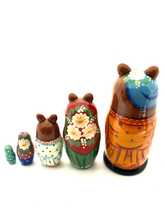 Load image into Gallery viewer, Bears Family Nesting Doll