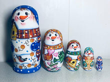 Load image into Gallery viewer, Snow man nesting doll