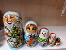 Load image into Gallery viewer, Santa With Christmas Tree Nesting Dolls